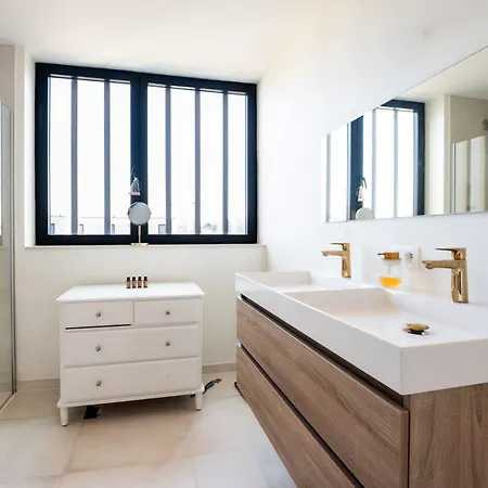 Brand New 3br House With Garden In Mariakerke Οστένδη
